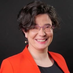  Claire Deflou-Caron